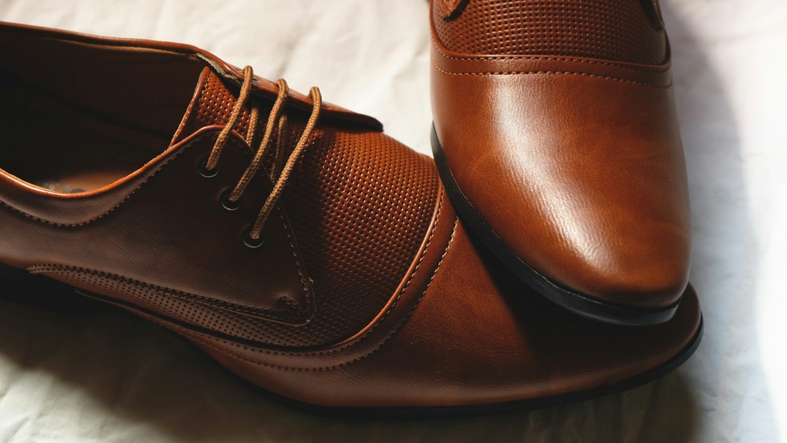 cambiare i lacci delle scarpe