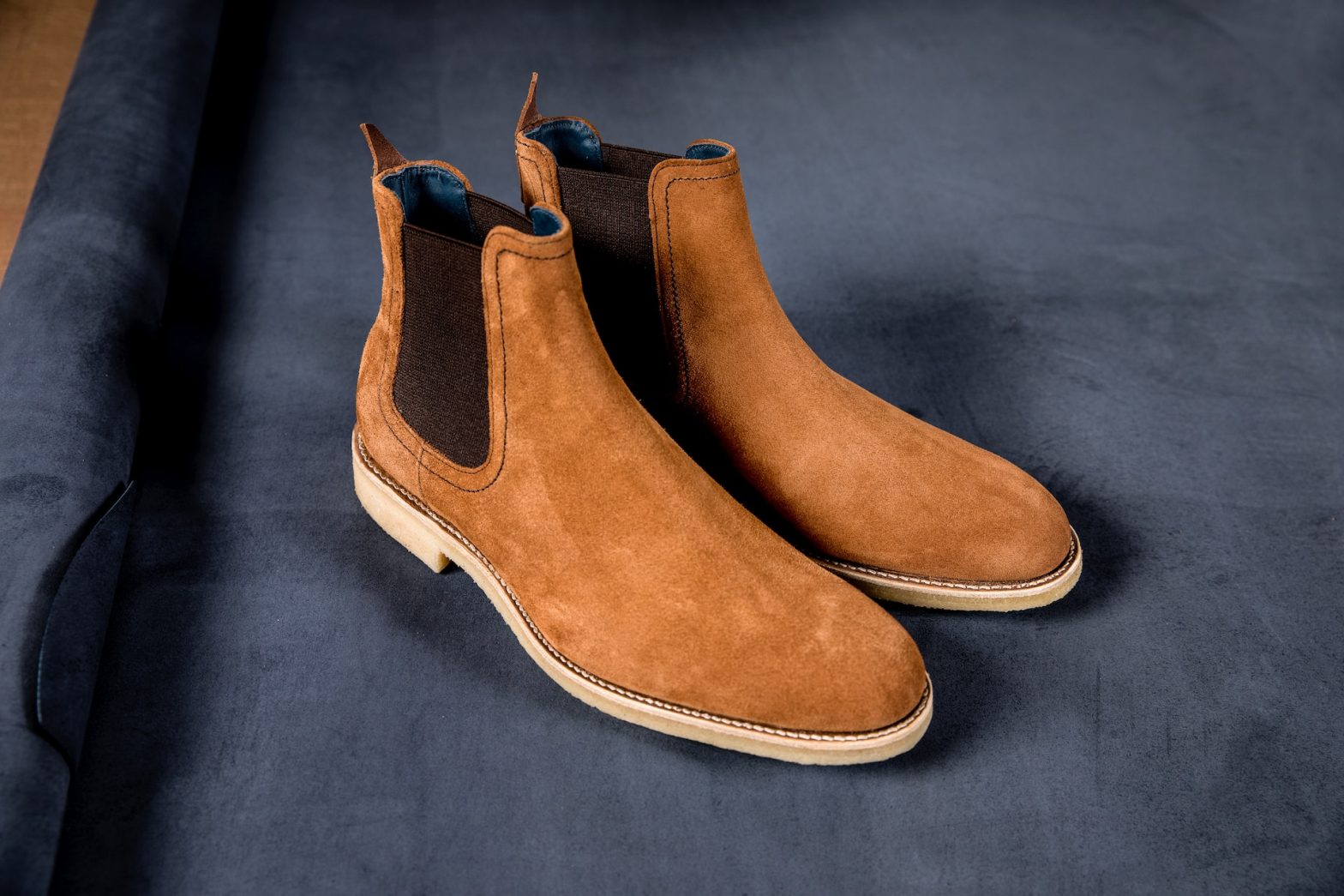 Come usare la gomma per scarpe in camoscio